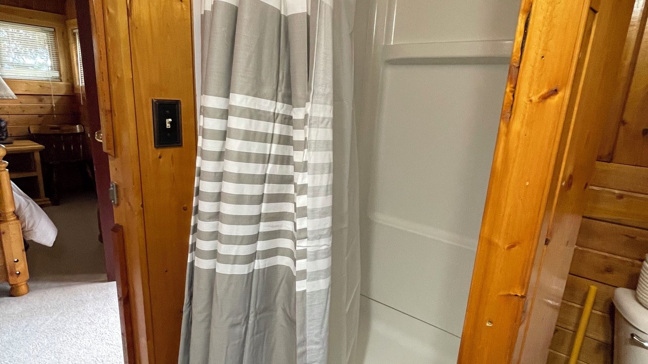 Photo of Bathroom in Island Park