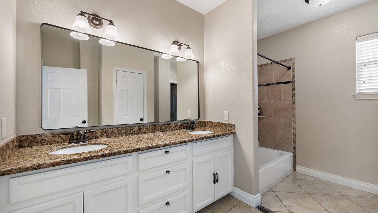 Photo of Bathroom in Cloverleaf