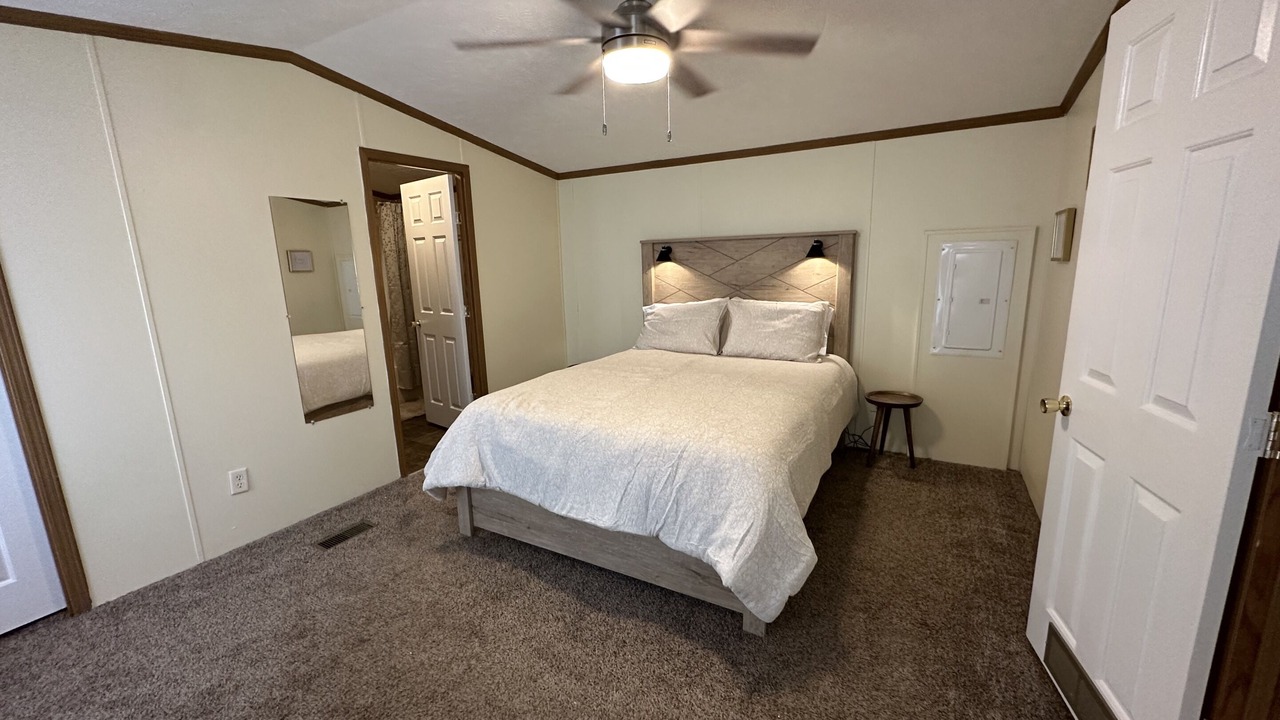 Photo of Bedroom in Nelsonville