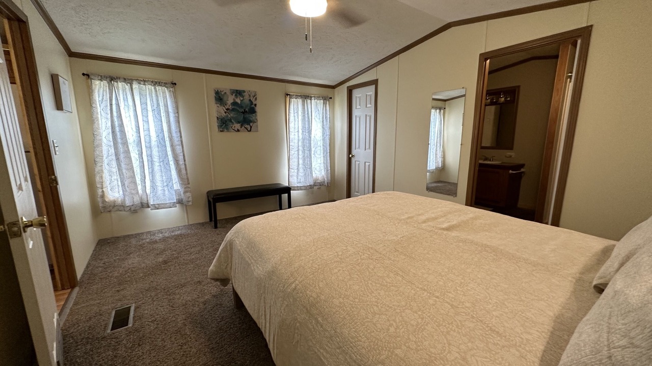 Photo of Bedroom in Nelsonville