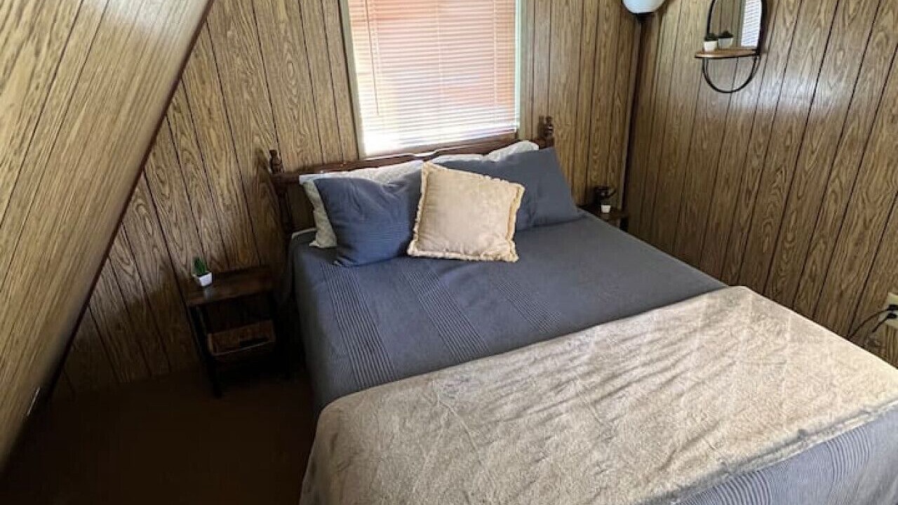 Photo of Bedroom in Salmon