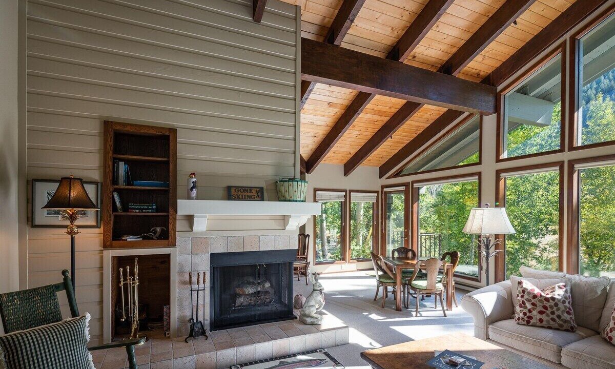 Photo of Livingroom in Warm Springs
