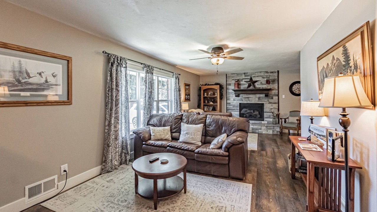Photo of Livingroom in Ashton