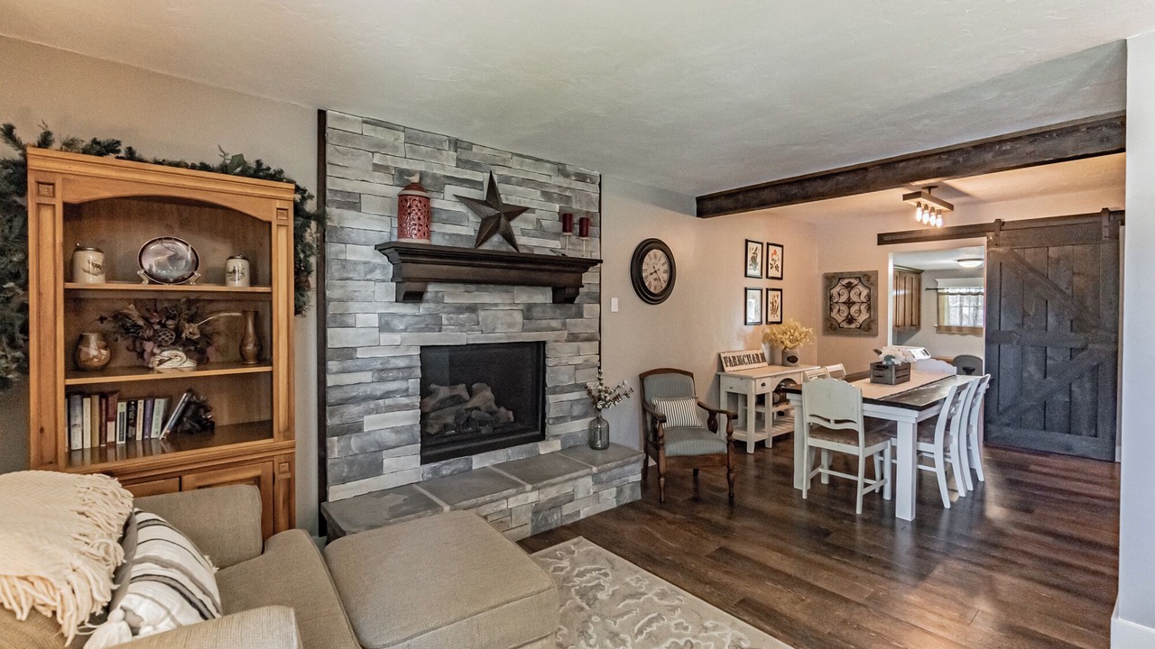 Photo of Livingroom in Ashton