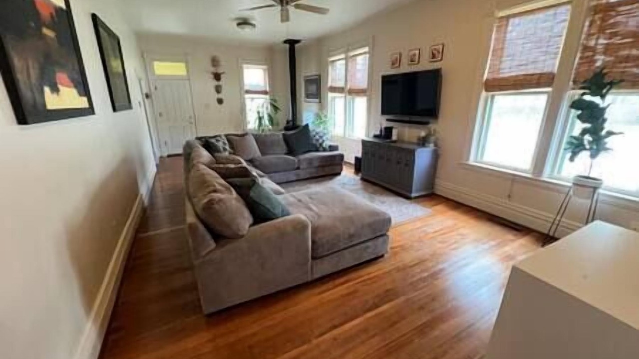 Photo of Livingroom in Hamilton