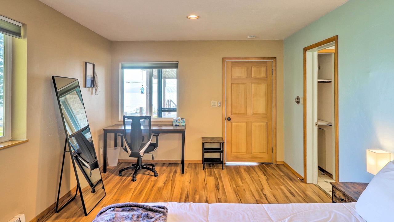 Photo of Bedroom in Lakeside