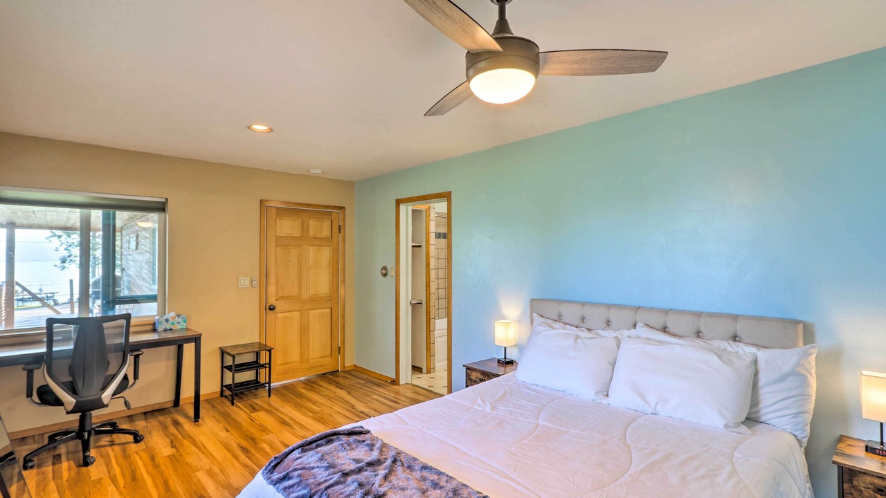 Photo of Bedroom in Lakeside