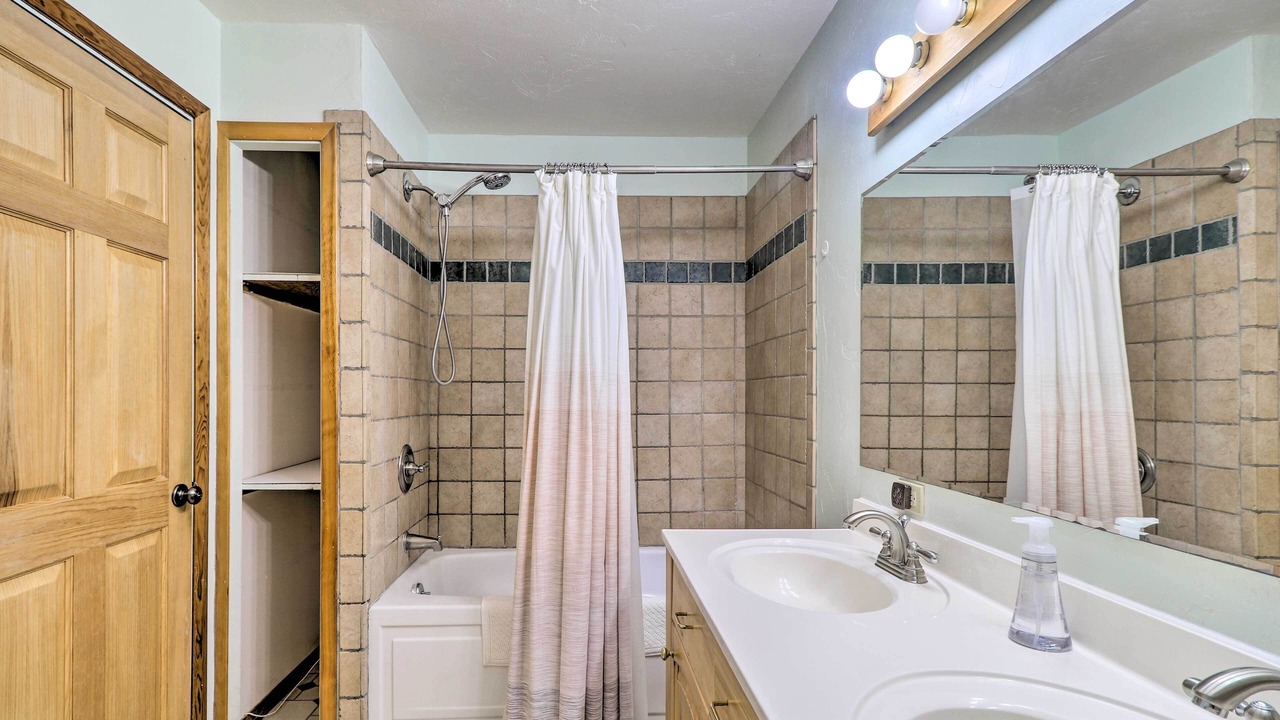 Photo of Bathroom in Lakeside