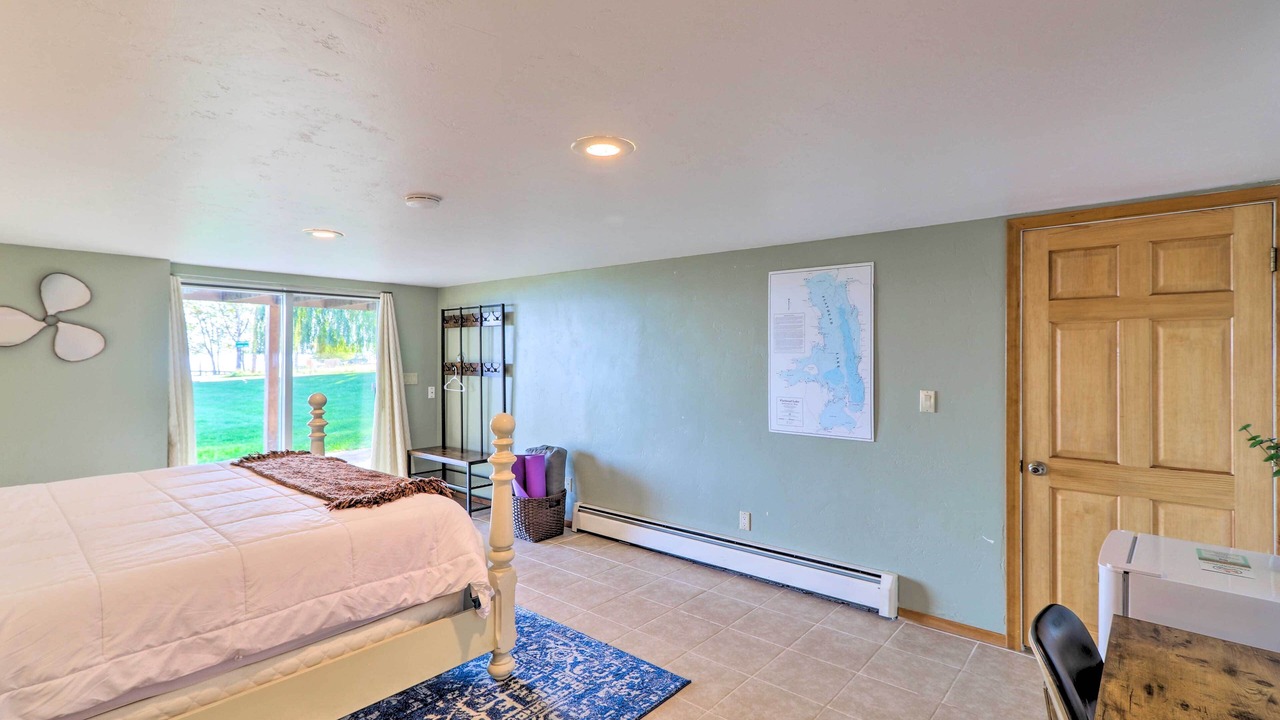 Photo of Bedroom in Lakeside