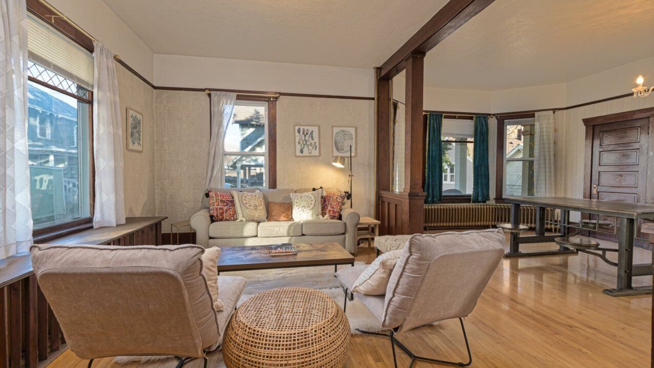 Photo of Livingroom in Riverfront