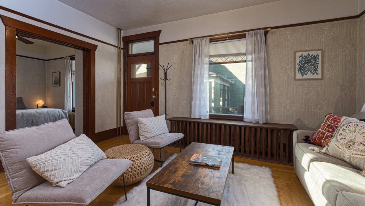 Photo of Livingroom in Riverfront
