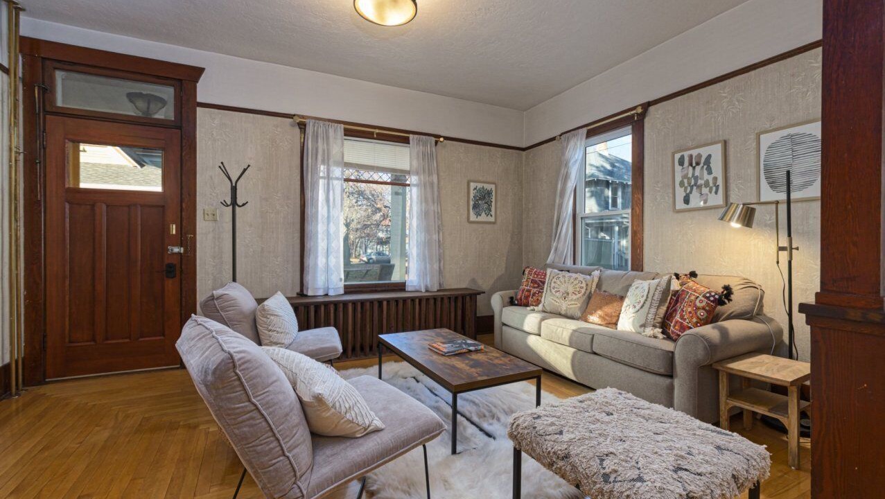 Photo of Livingroom in Riverfront