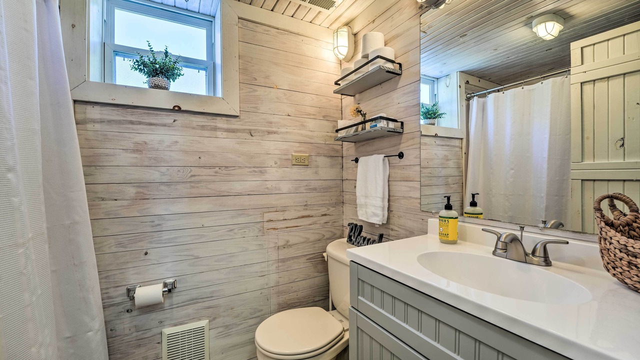 Photo of Bathroom in Fruitvale