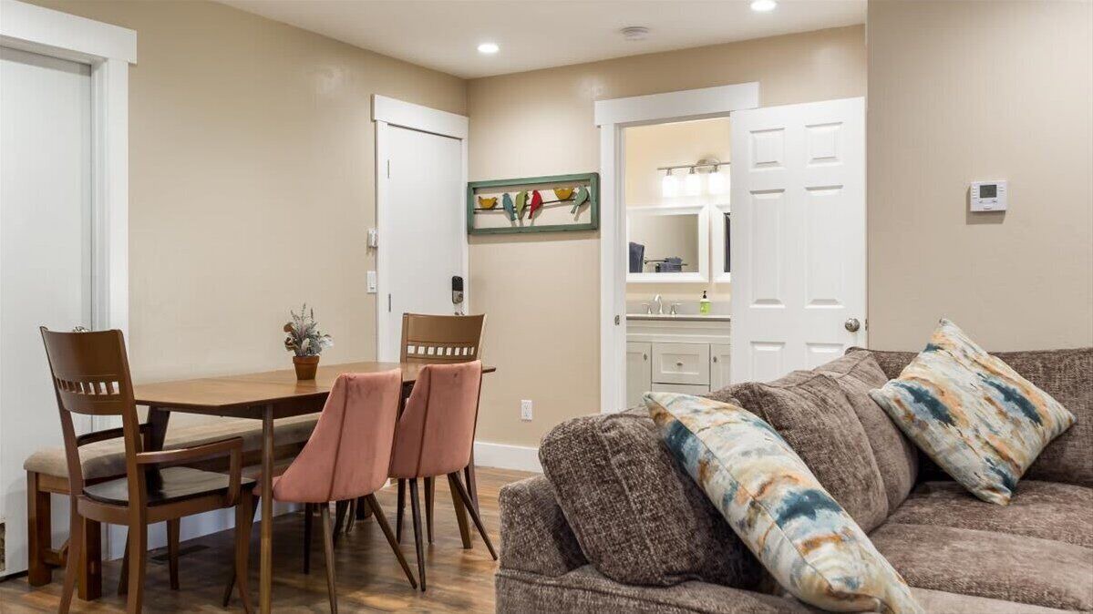Photo of Livingroom in Leigh Creek Estates