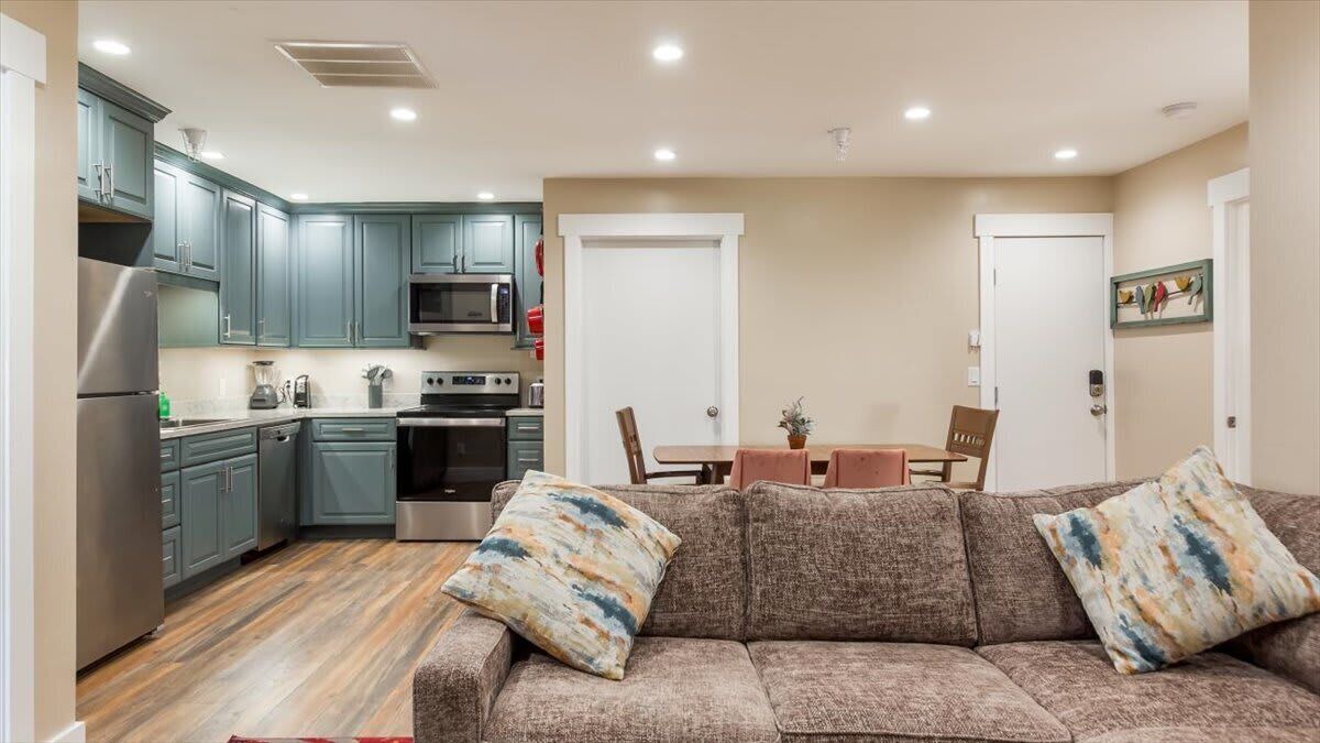 Photo of Livingroom in Leigh Creek Estates