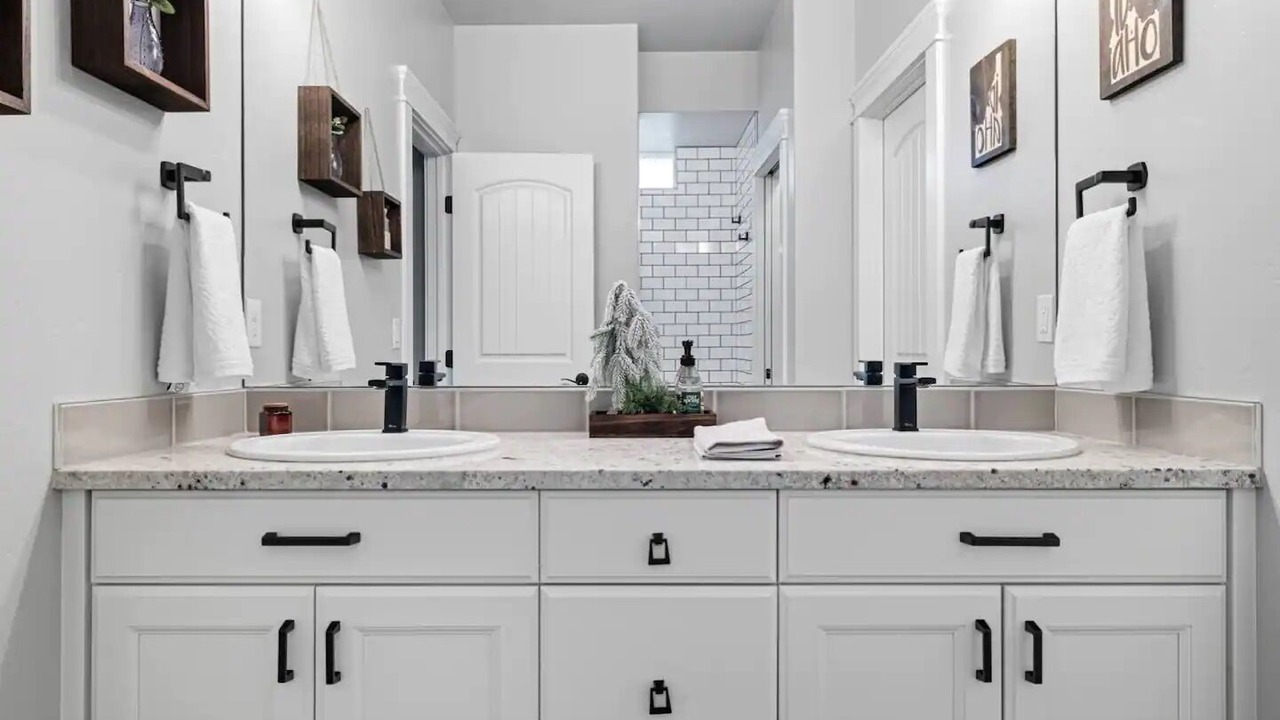 Photo of Bathroom in Southwest Ada County Alliance