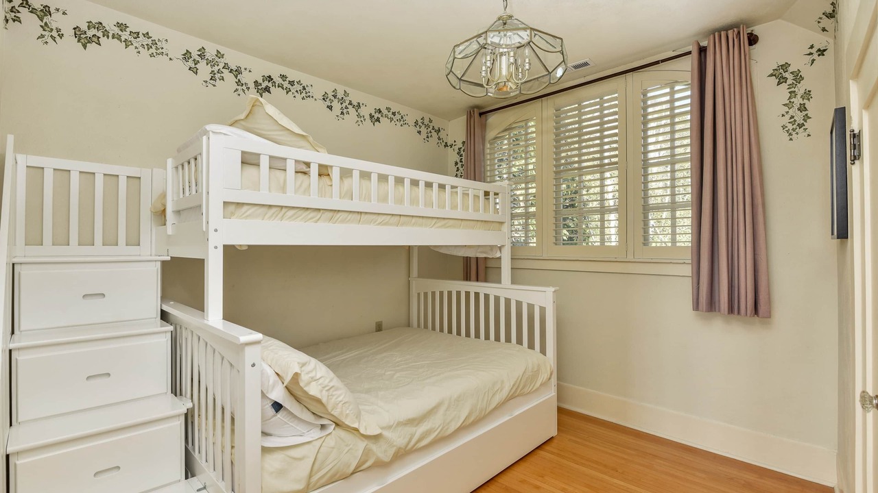 Photo of Bedroom in Metaline Falls
