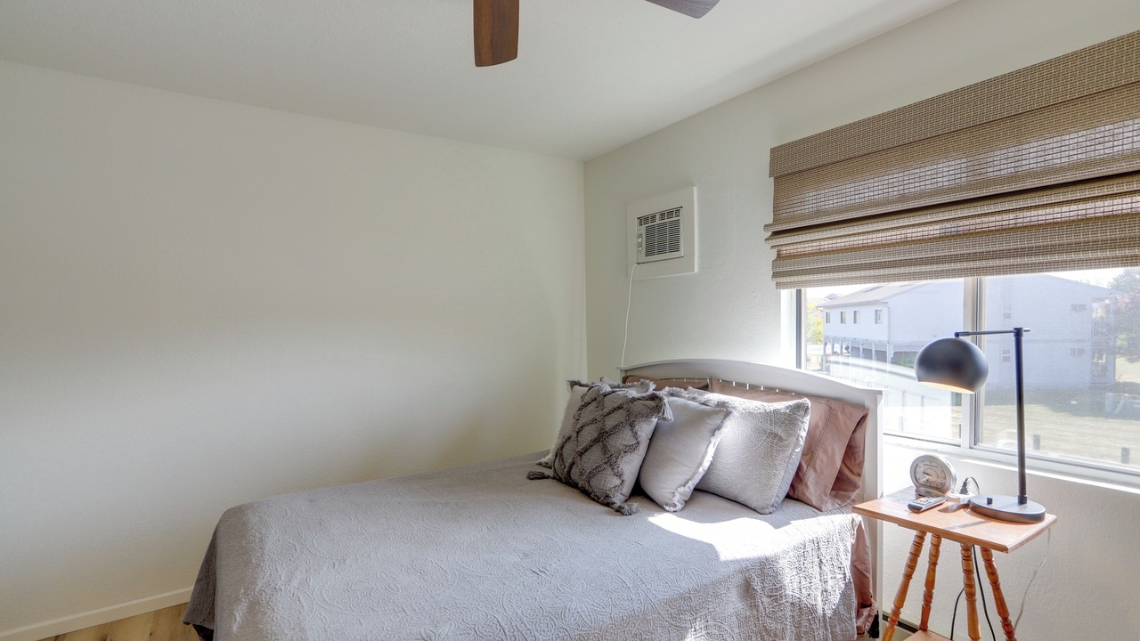 Photo of Bedroom in Oak Harbor