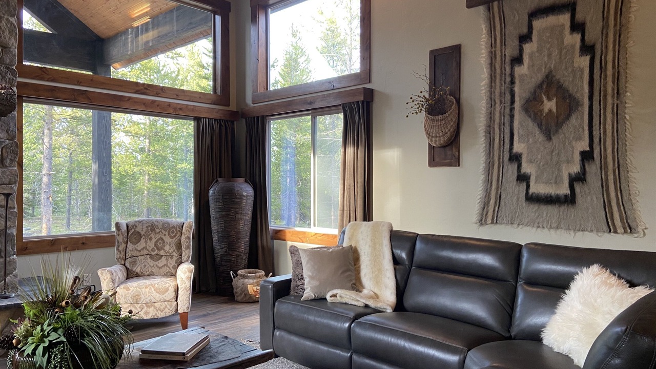 Photo of Livingroom in West Yellowstone