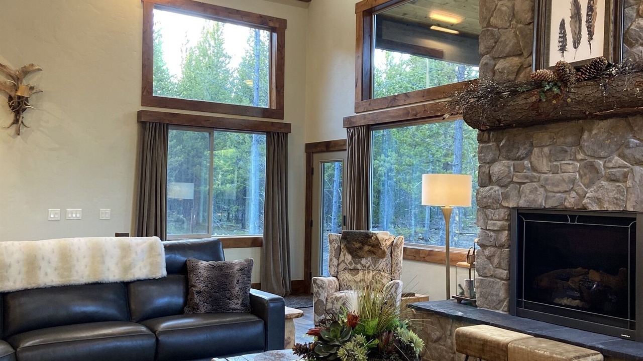 Photo of Livingroom in West Yellowstone