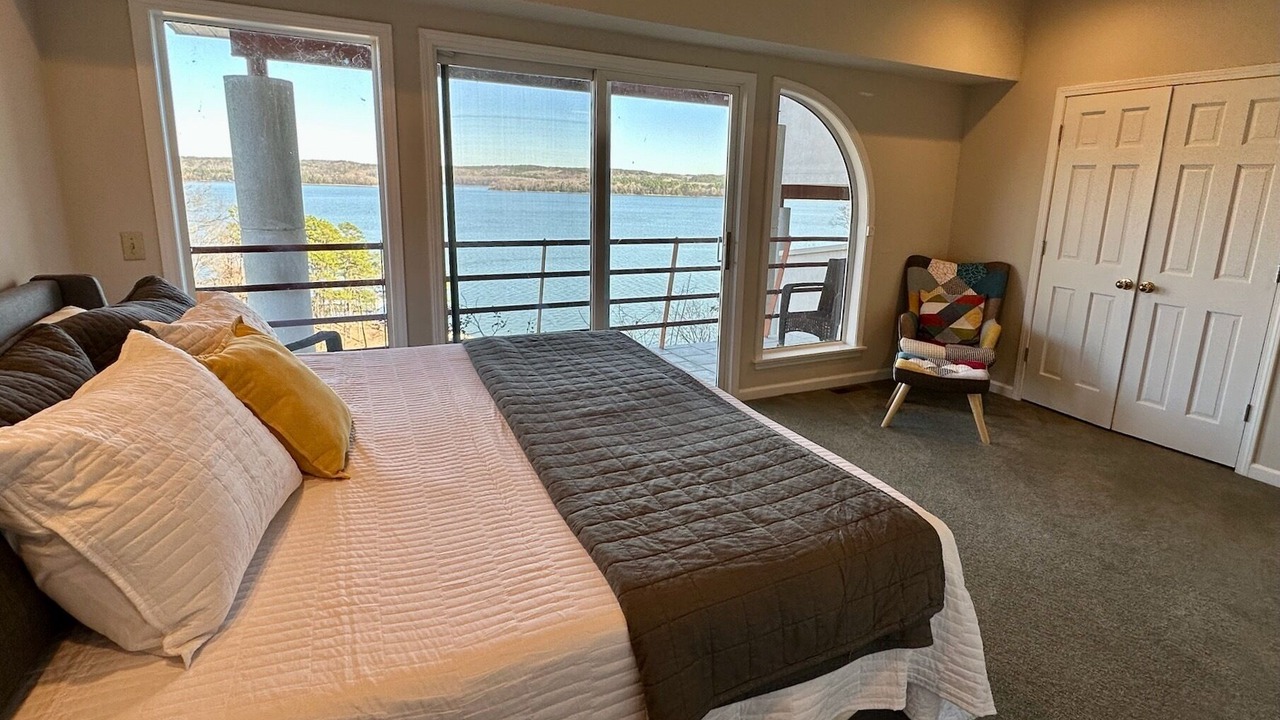 Photo of Bedroom in Counce
