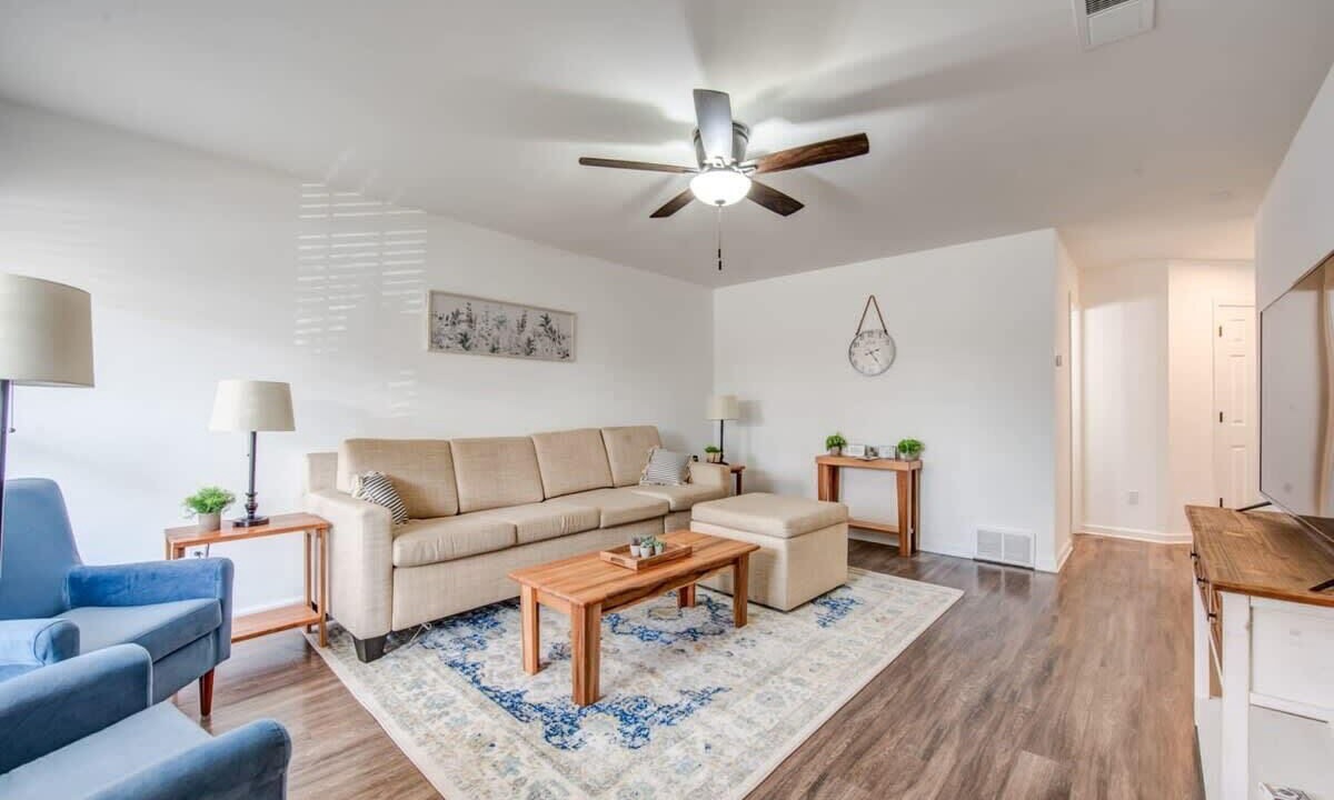 Photo of Livingroom in University District