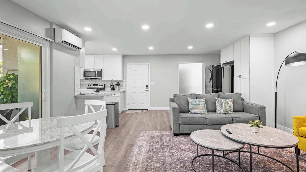 Photo of Livingroom in Altadena