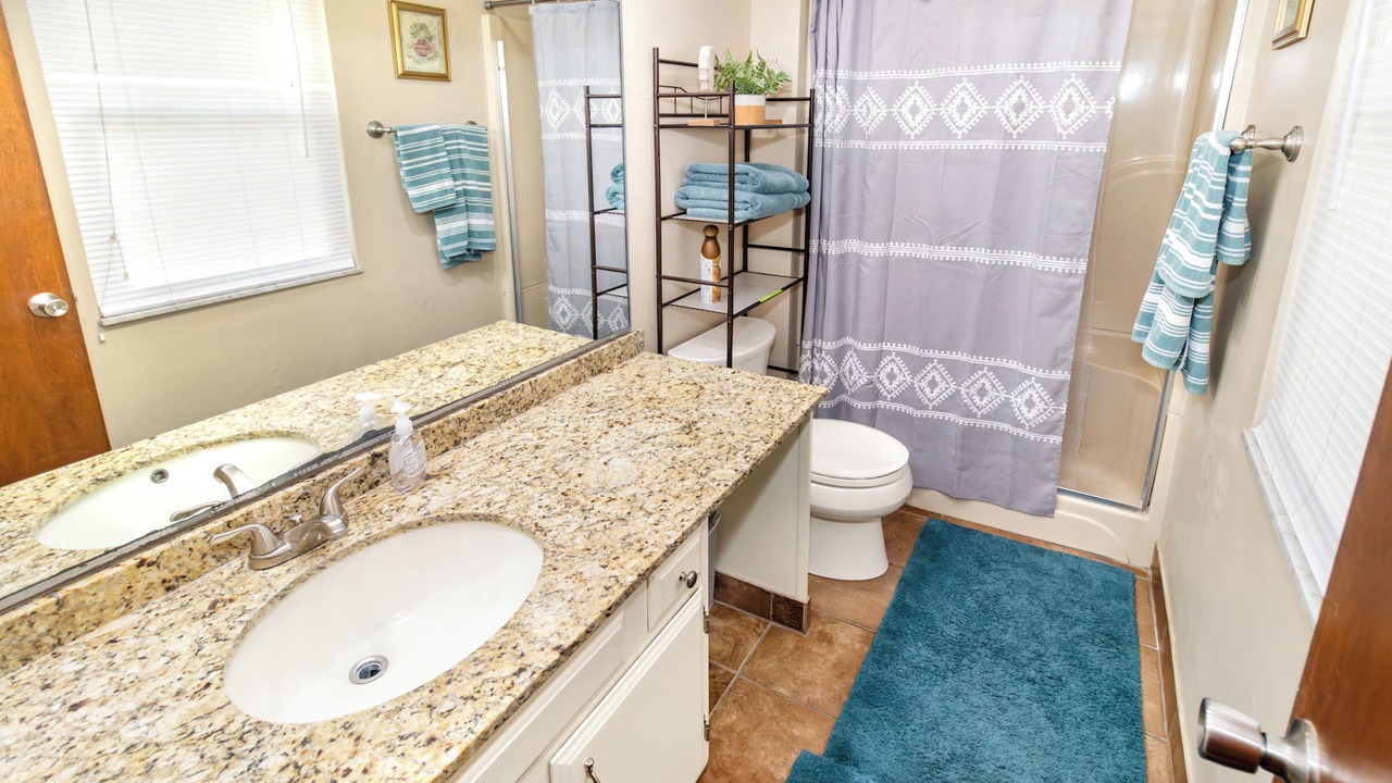 Photo of Bathroom in Newburgh