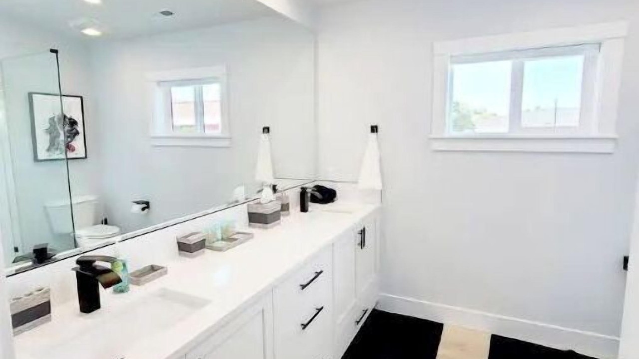 Photo of Bathroom in Veterans Park