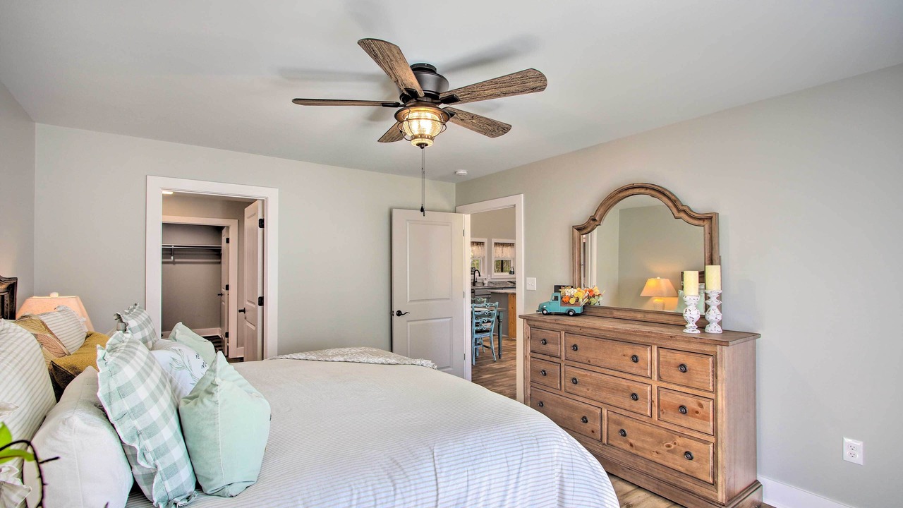 Photo of Bedroom in Pickwick Dam