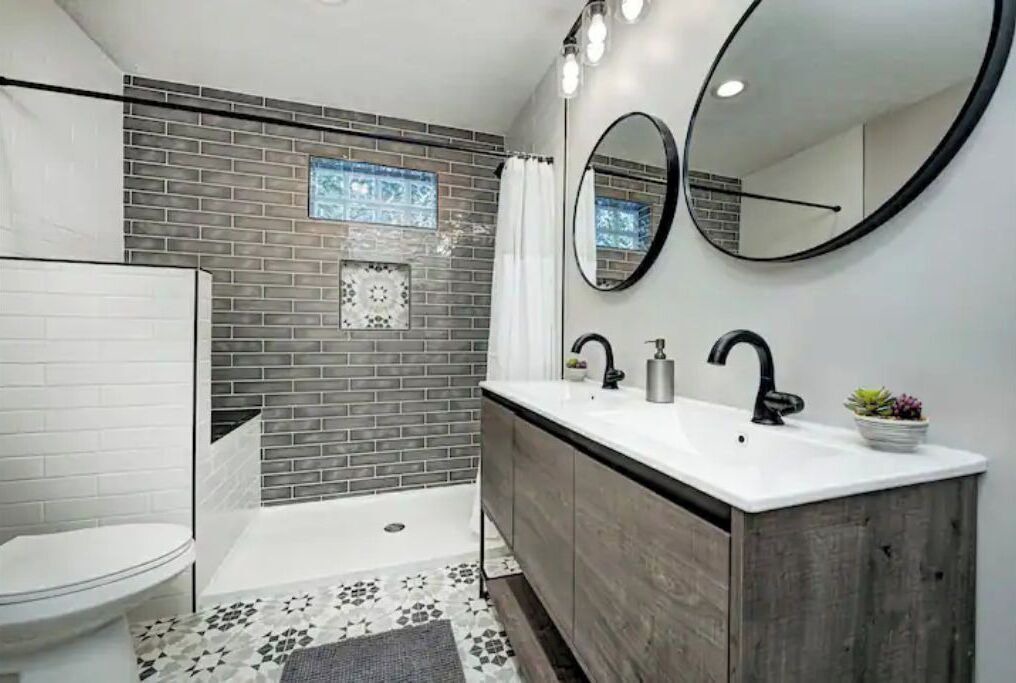 Photo of Bathroom in Fountain Square