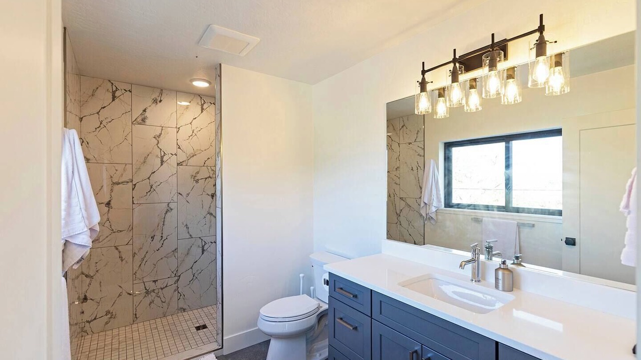 Photo of Bathroom in Franklin to the Fort
