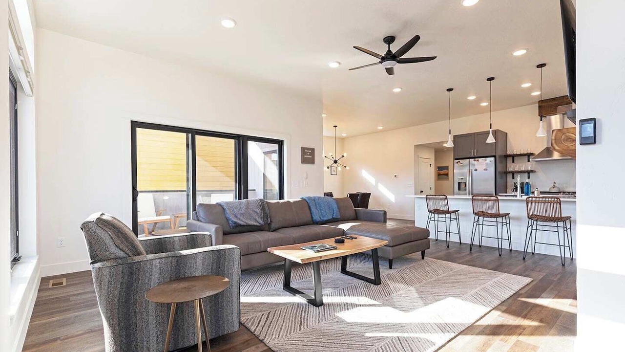 Photo of Livingroom in Franklin to the Fort