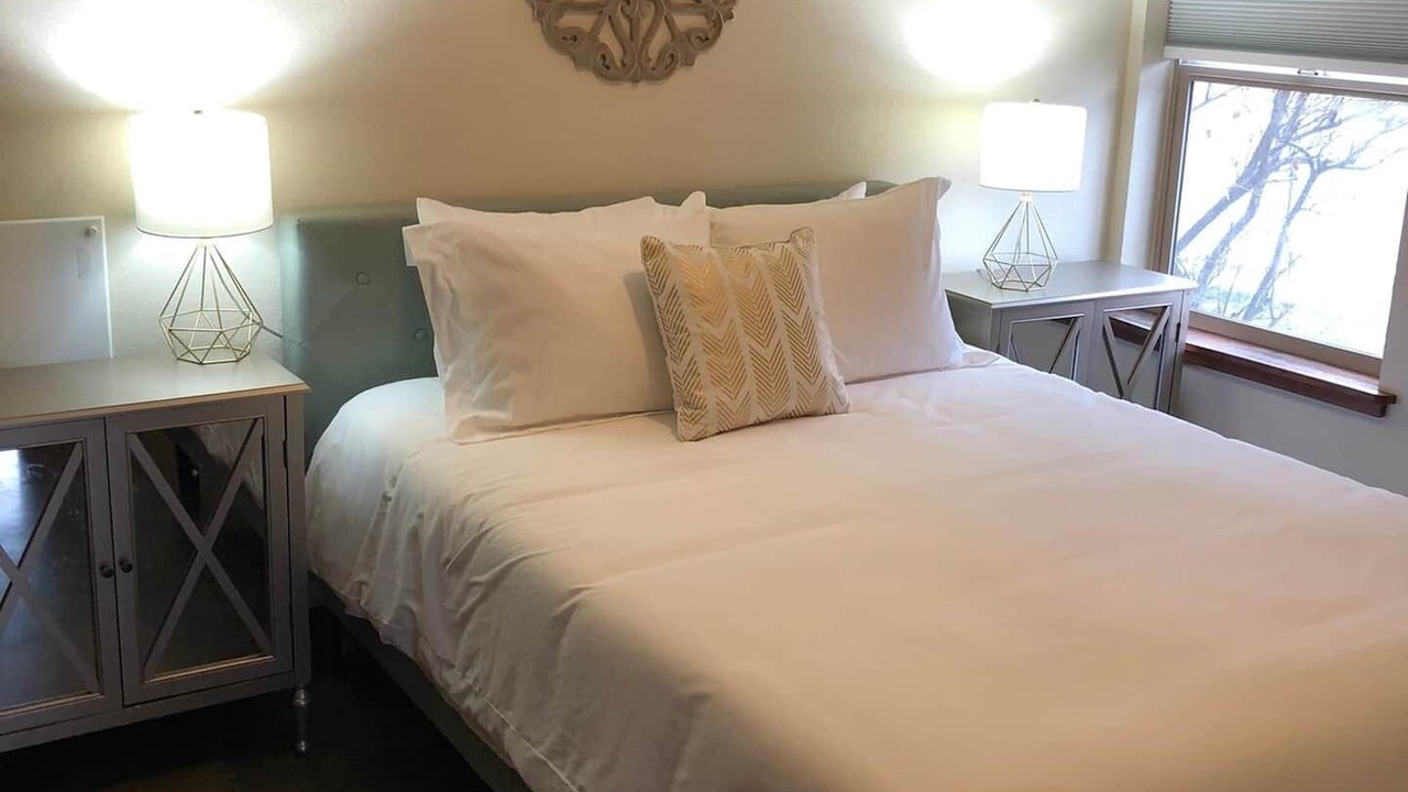 Photo of Bedroom in River Road