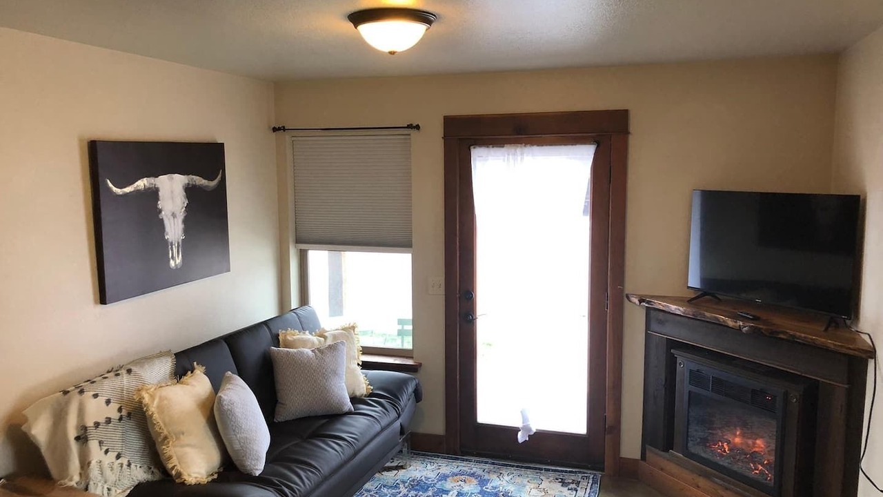 Photo of Livingroom in River Road