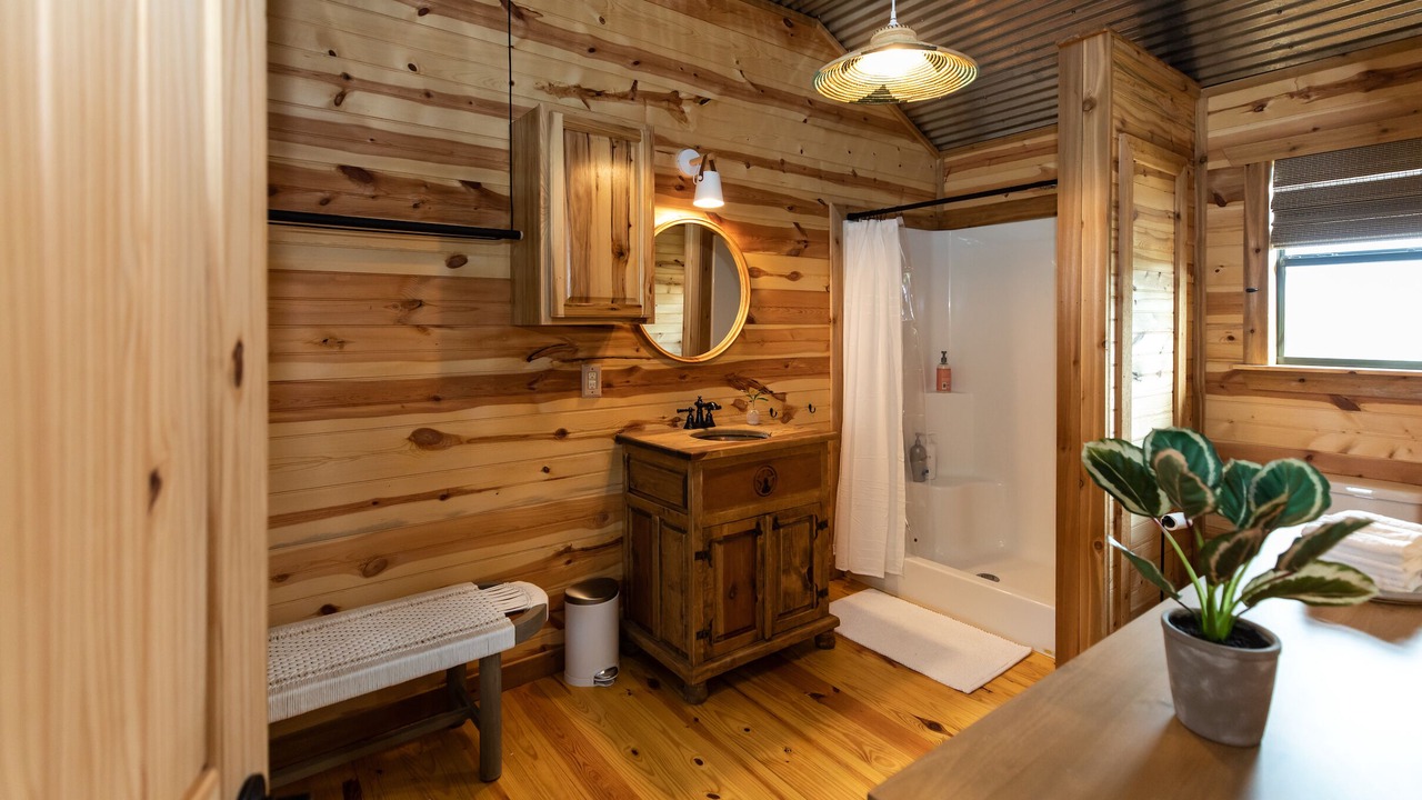 Photo of Bathroom in Stonewall