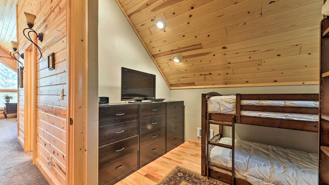 Photo of Bedroom in Island Park
