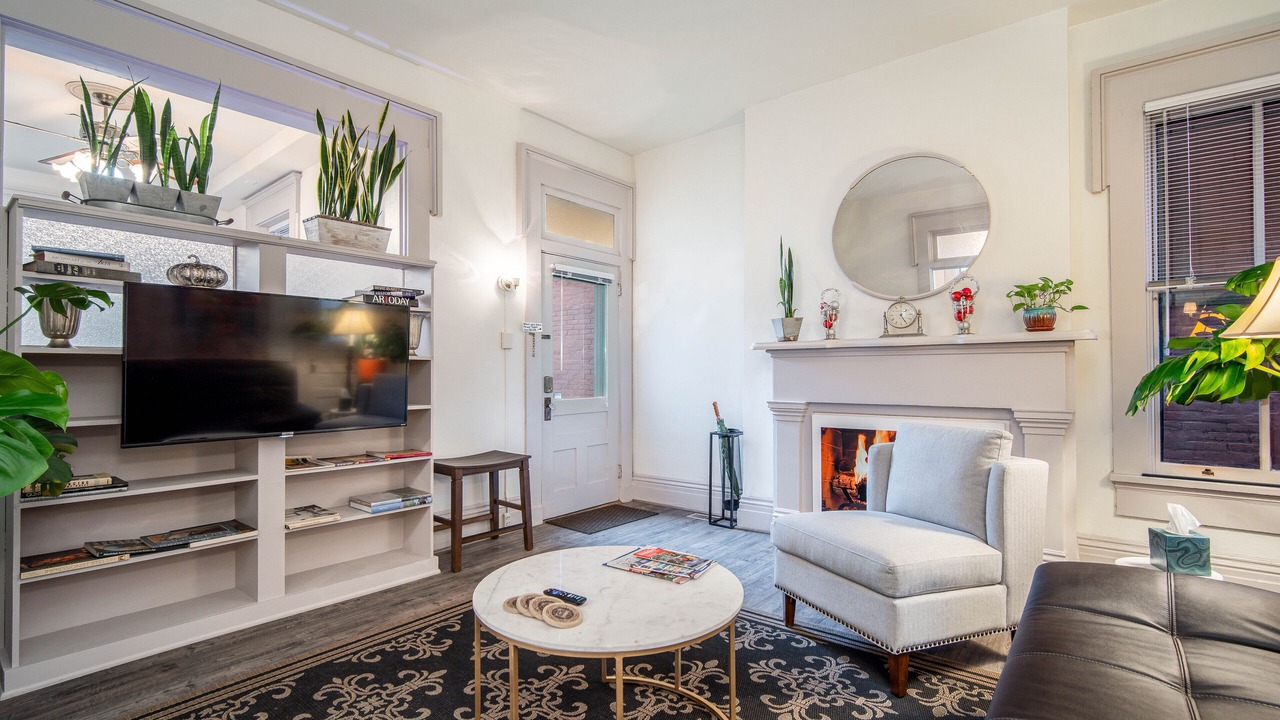 Photo of Livingroom in Oregon District