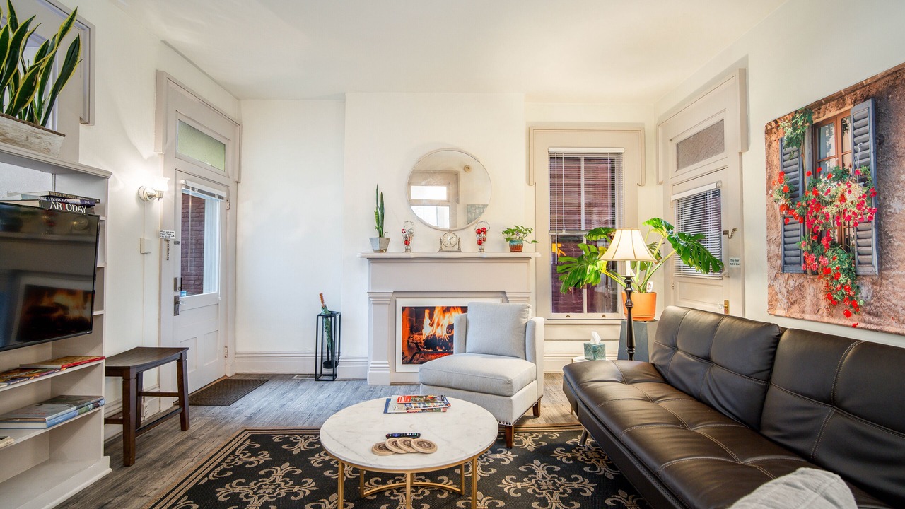 Photo of Livingroom in Oregon District