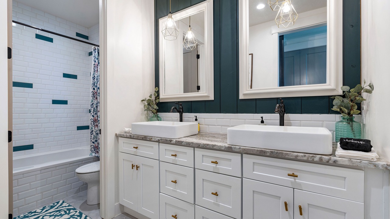 Photo of Bathroom in Cherimoya Hill