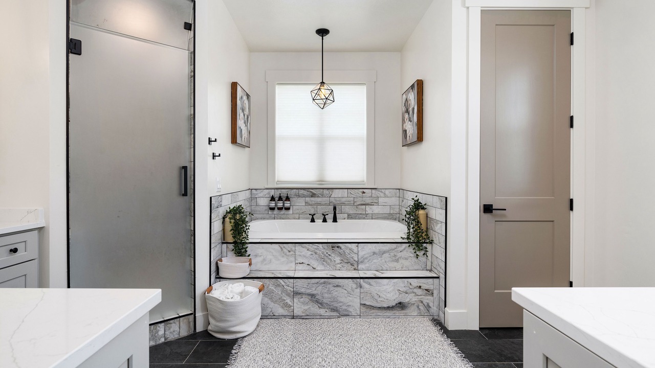 Photo of Bathroom in Cherimoya Hill