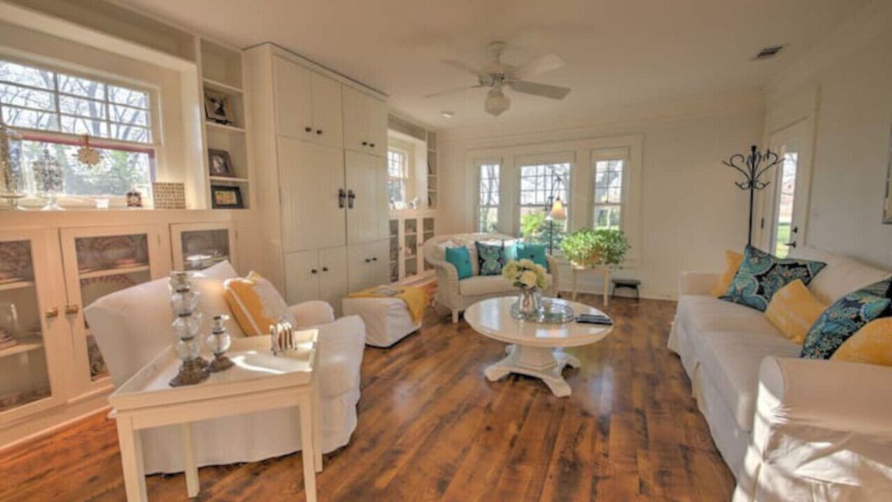 Photo of Livingroom in Prairie Lea