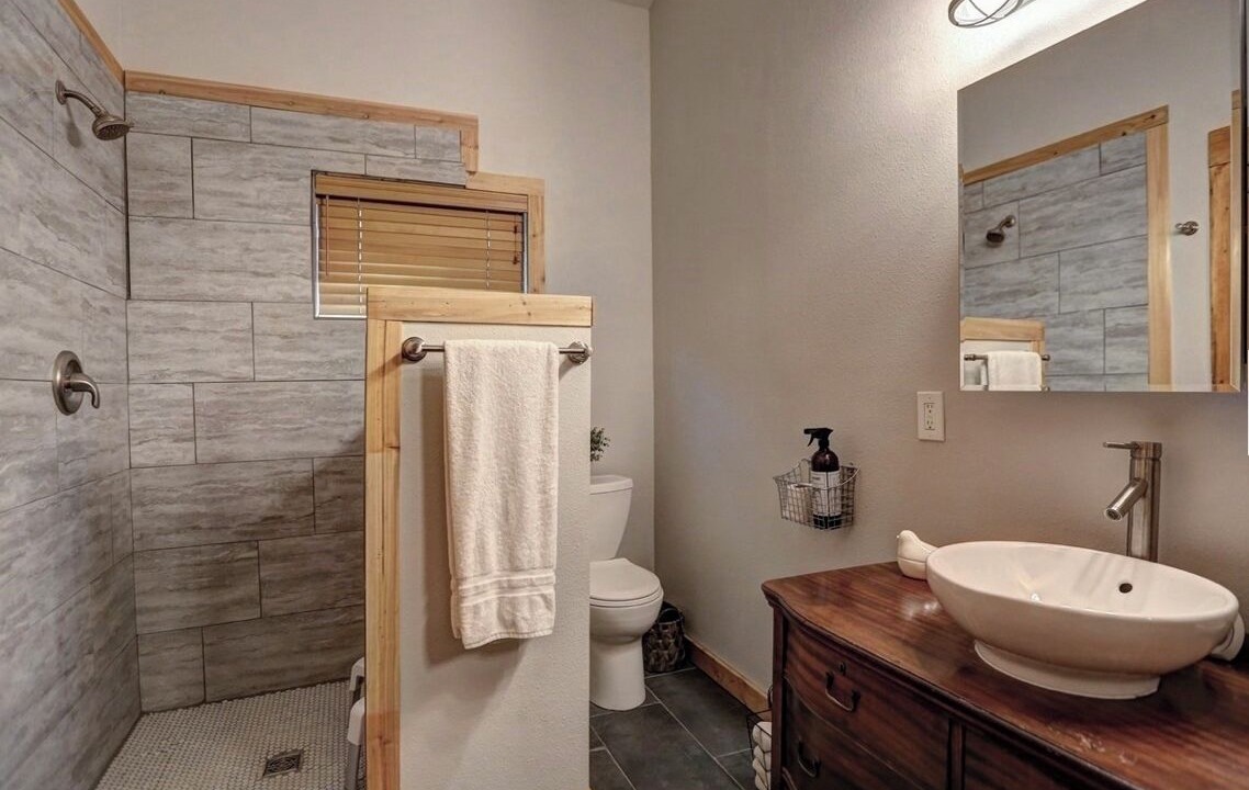 Photo of Bathroom in Elk