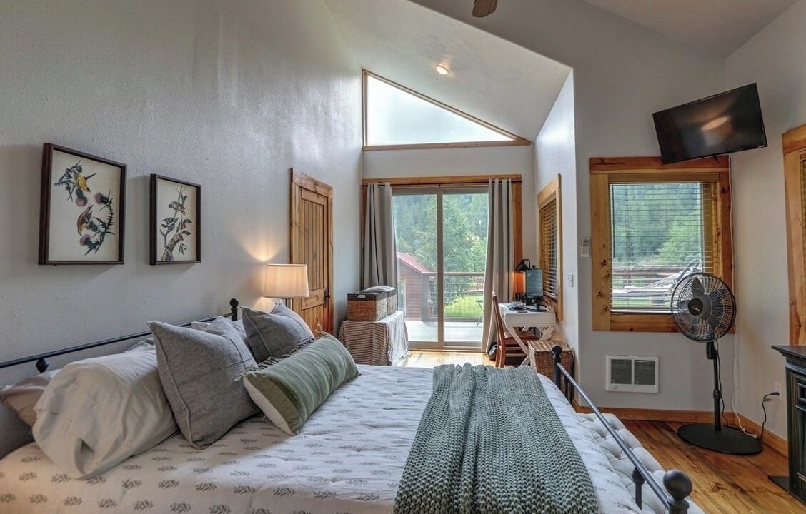 Photo of Bedroom in Elk