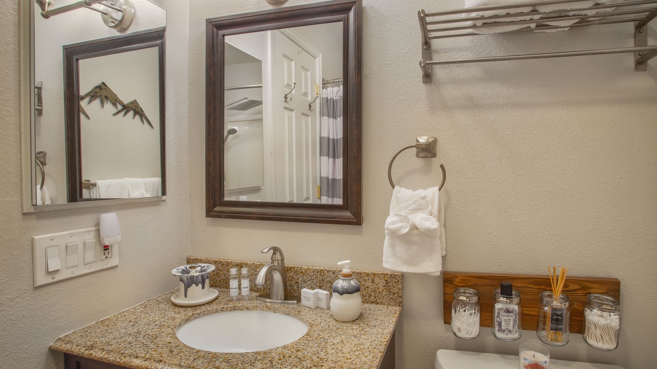 Photo of Bathroom in Four O'Clock