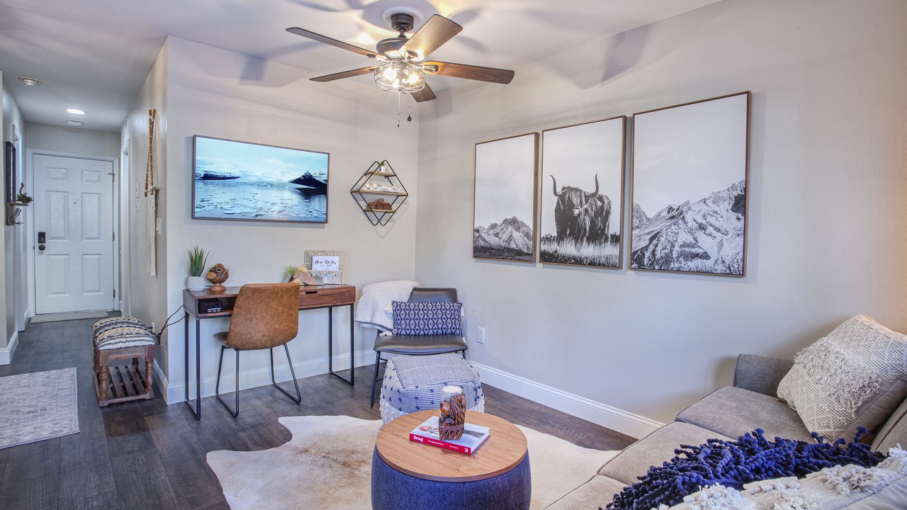 Photo of Livingroom in Four O'Clock