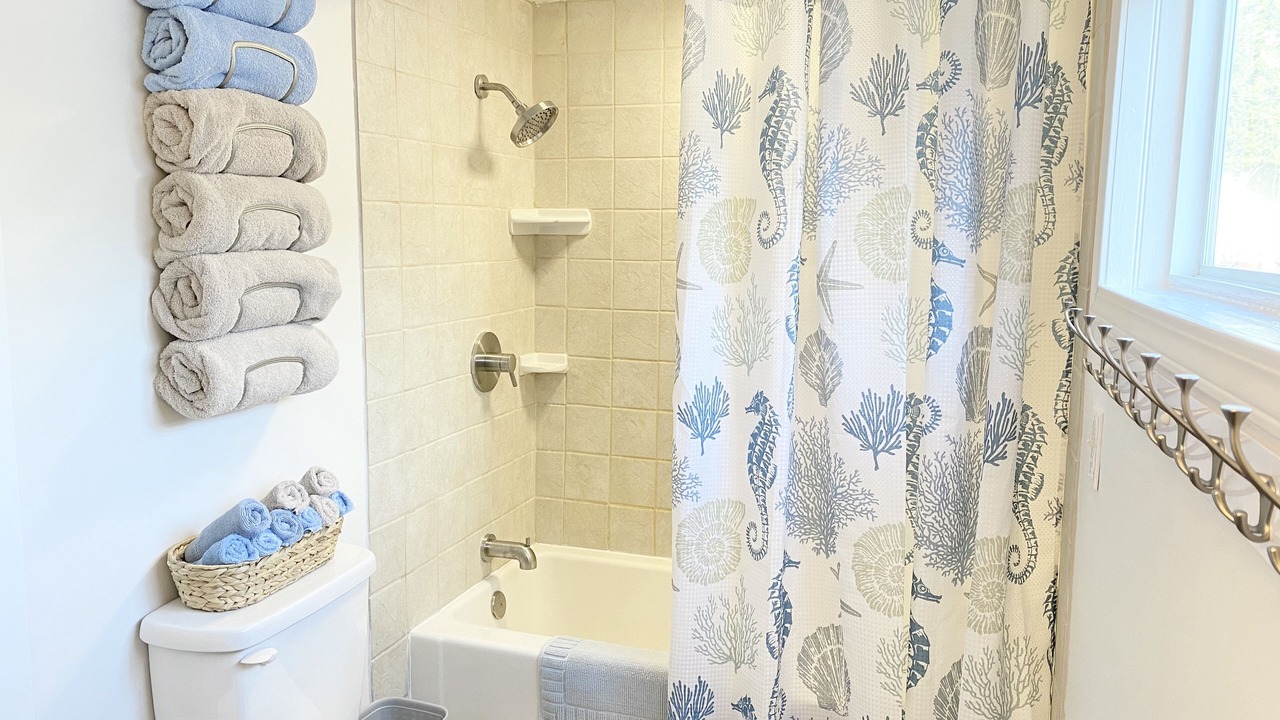 Photo of Bathroom in Lakeview