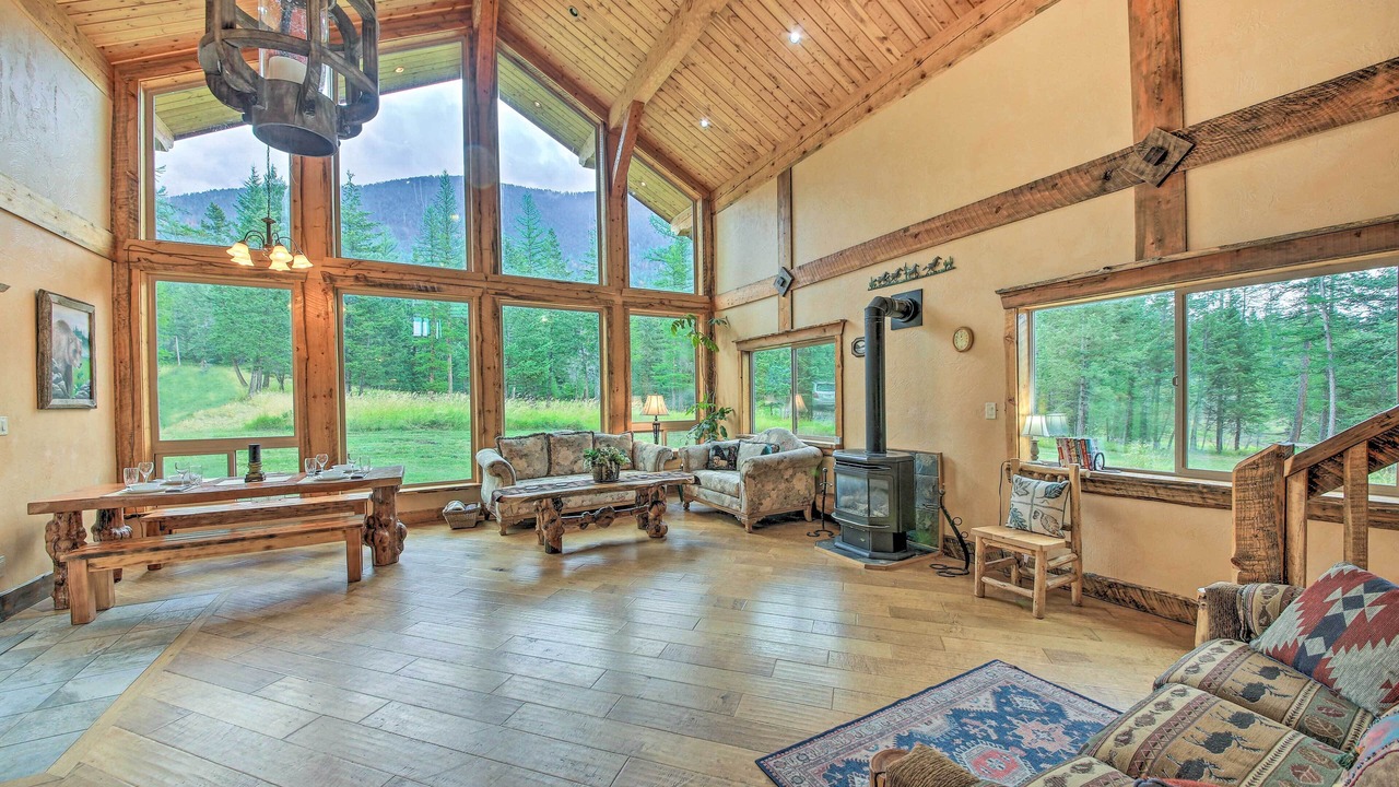 Photo of Livingroom in Eureka