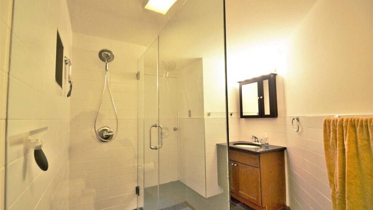 Photo of Bathroom in Old City
