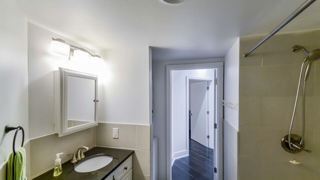 Photo of Bathroom in Old City